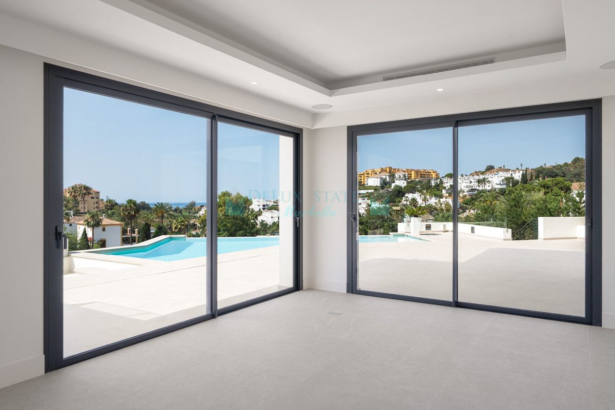 Villa for sale in Estepona