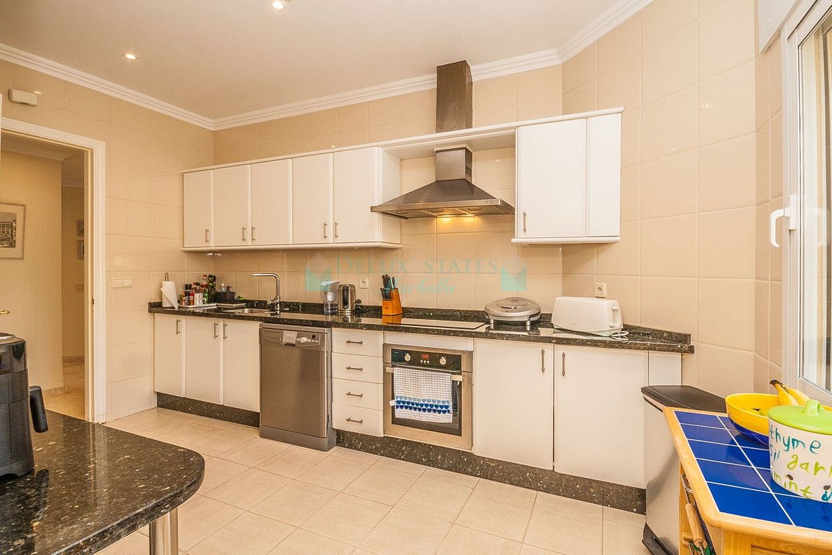 Ground Floor Apartment for sale in Elviria, Marbella East