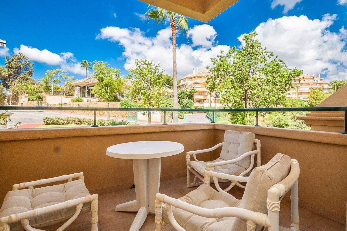 Ground Floor Apartment for sale in Elviria, Marbella East