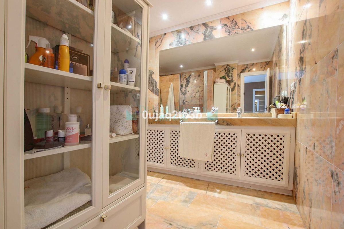 Ground Floor Apartment for sale in Nueva Andalucia