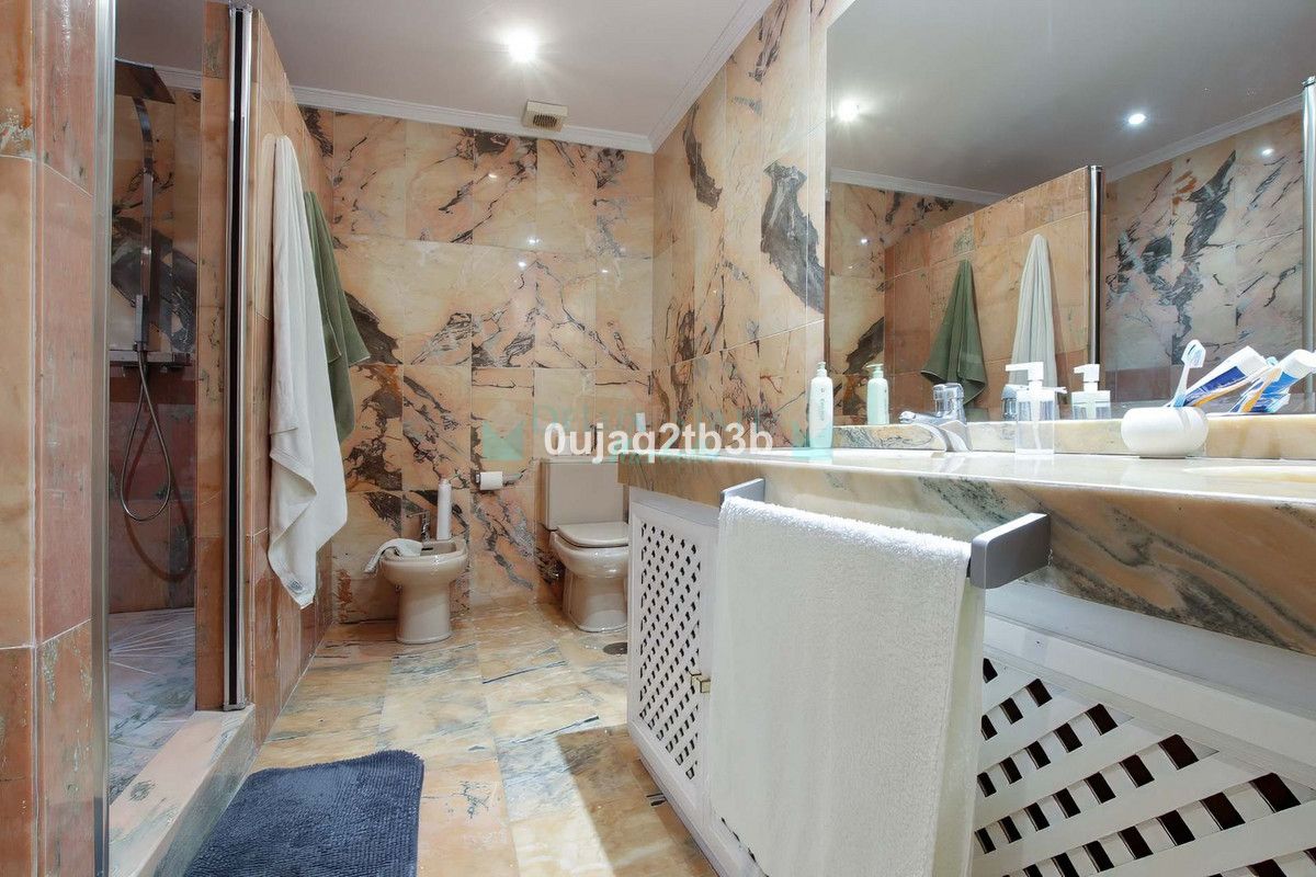 Ground Floor Apartment for sale in Nueva Andalucia