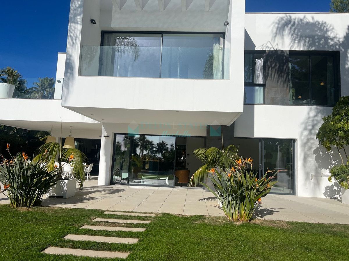 Villa for sale in Nagüeles, Marbella Golden Mile