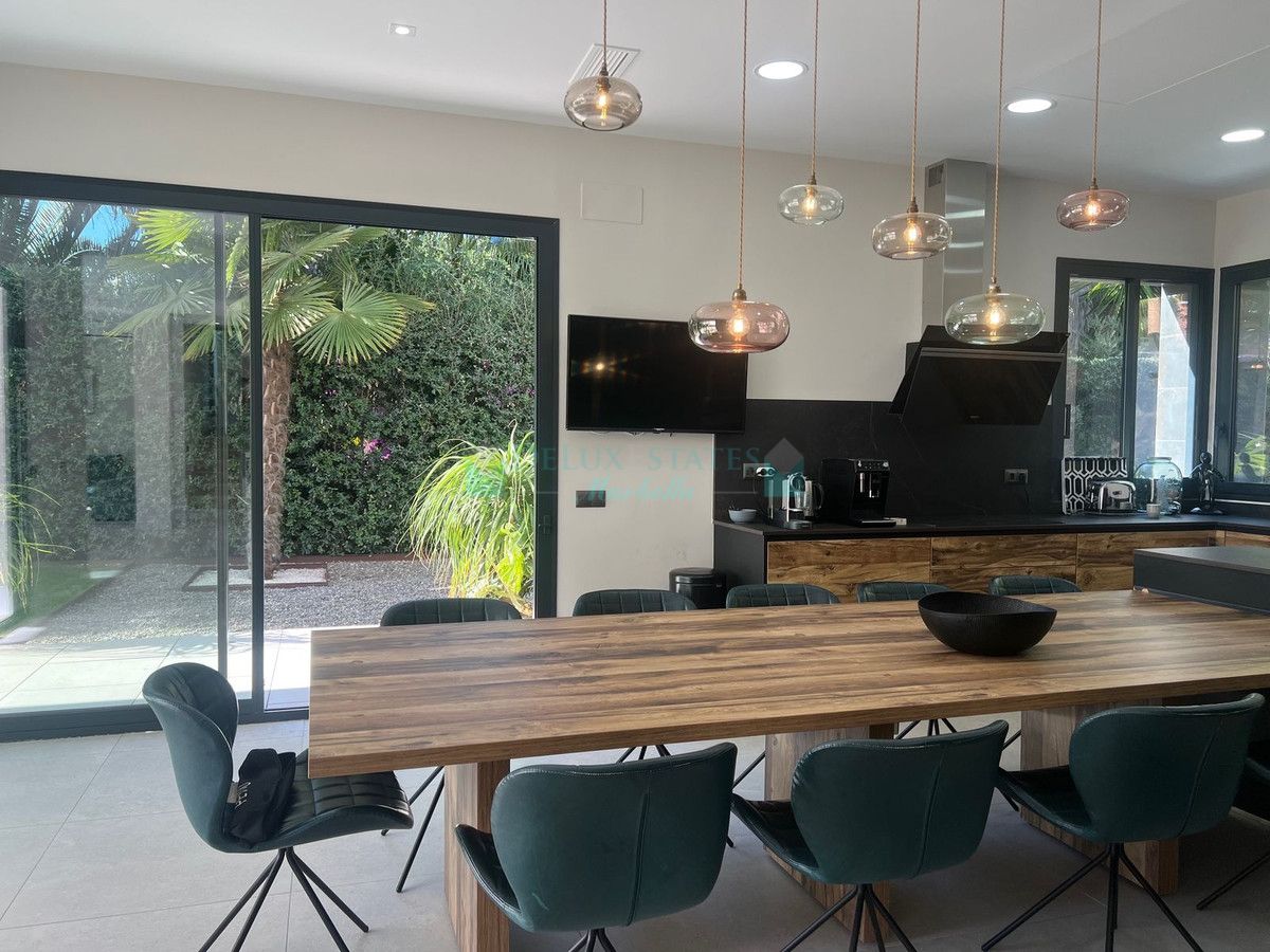 Villa for sale in Nagüeles, Marbella Golden Mile