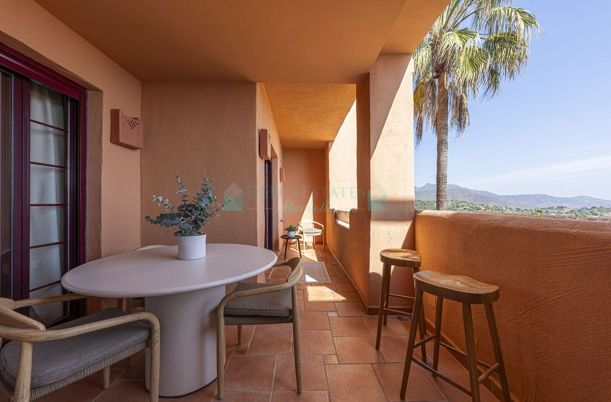 Apartment for sale in La Mairena, Marbella East