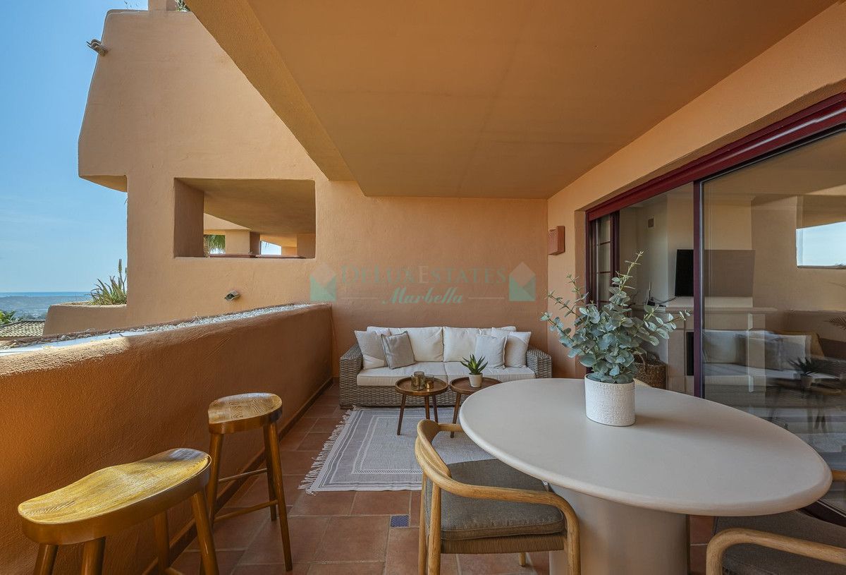 Apartment for sale in La Mairena, Marbella East