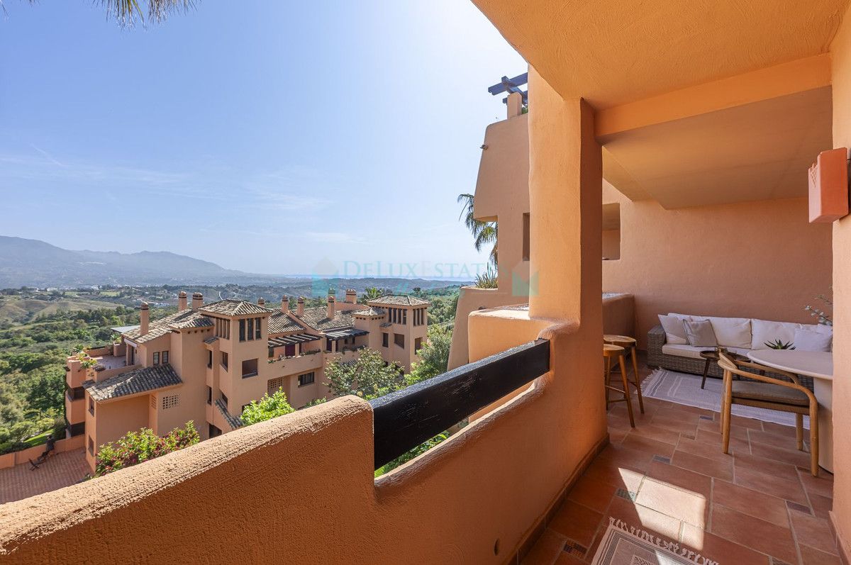 Apartment for sale in La Mairena, Marbella East