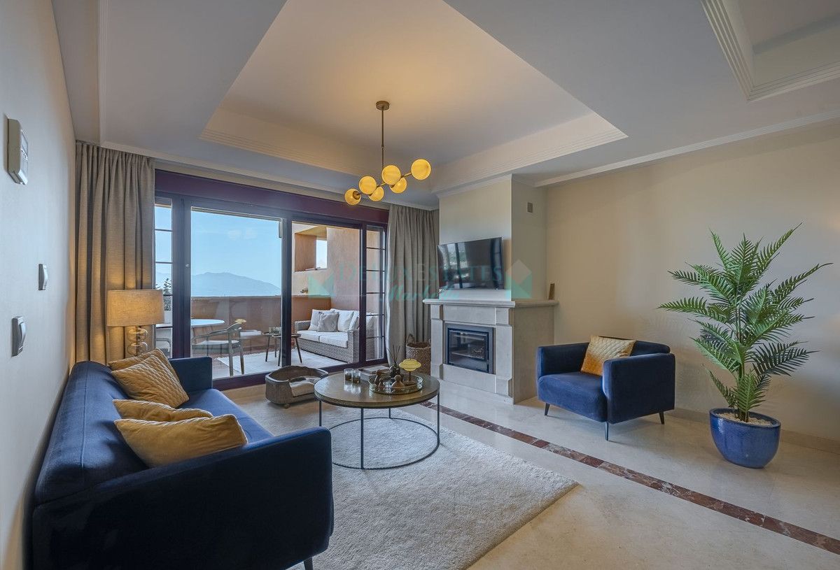 Apartment for sale in La Mairena, Marbella East