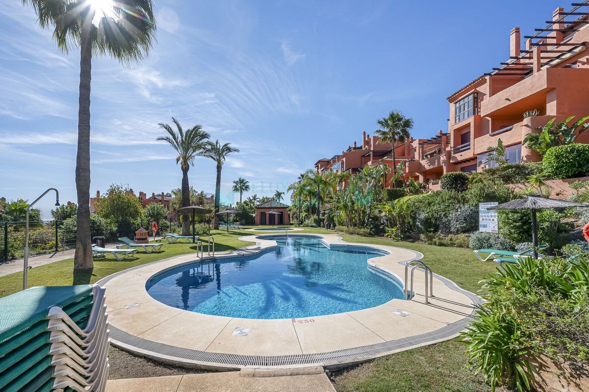 Apartment for sale in La Mairena, Marbella East