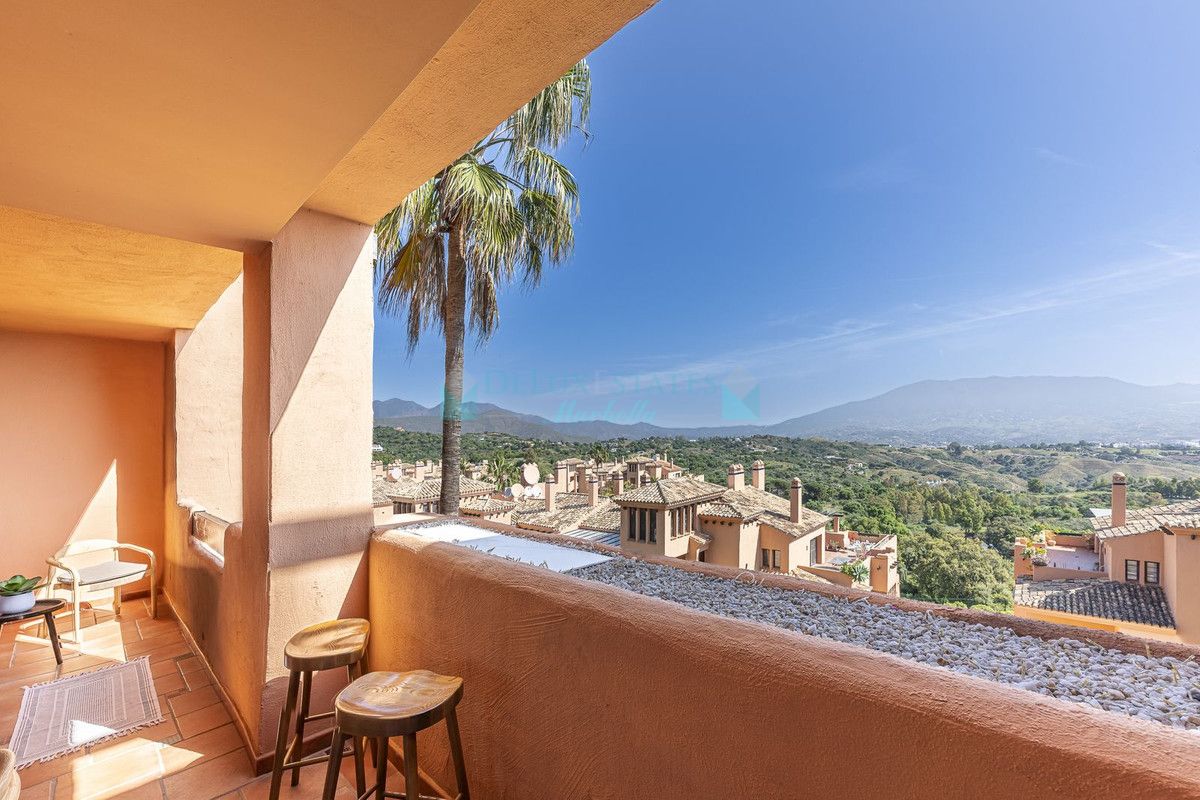 Apartment for sale in La Mairena, Marbella East
