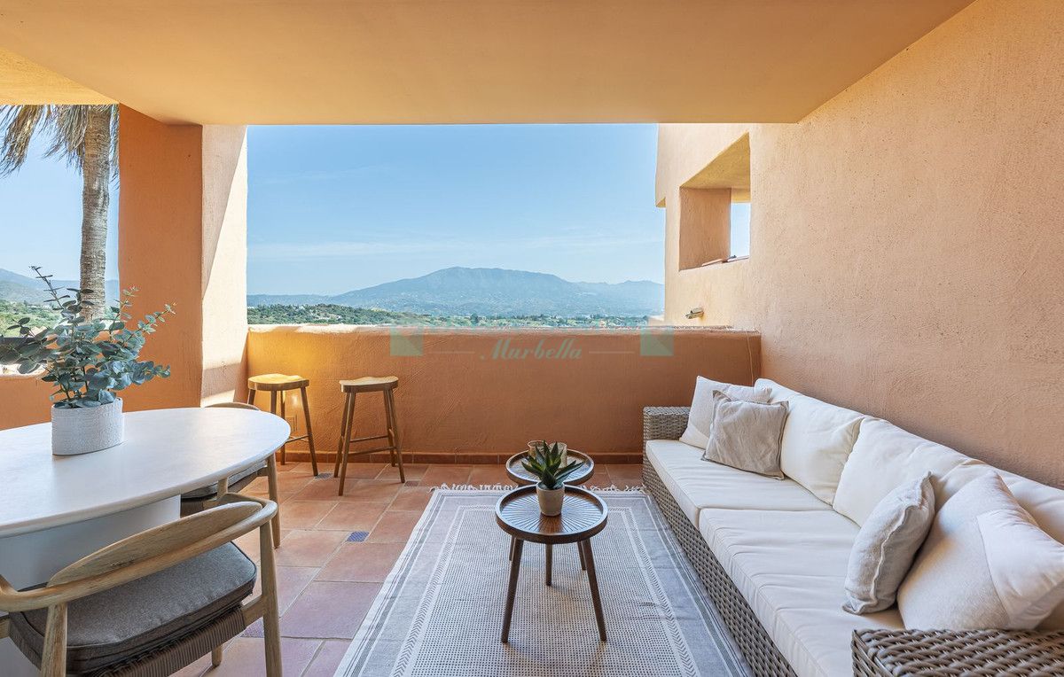 Apartment for sale in La Mairena, Marbella East