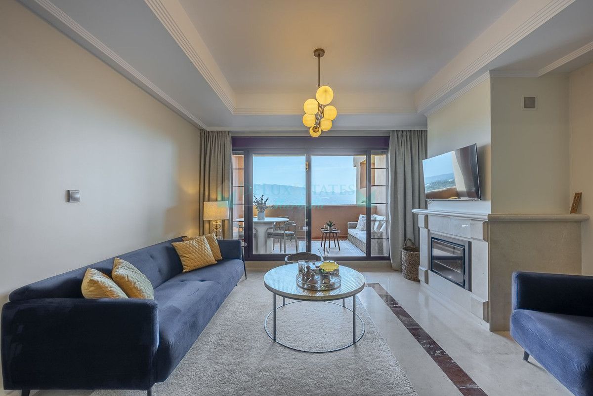 Apartment for sale in La Mairena, Marbella East