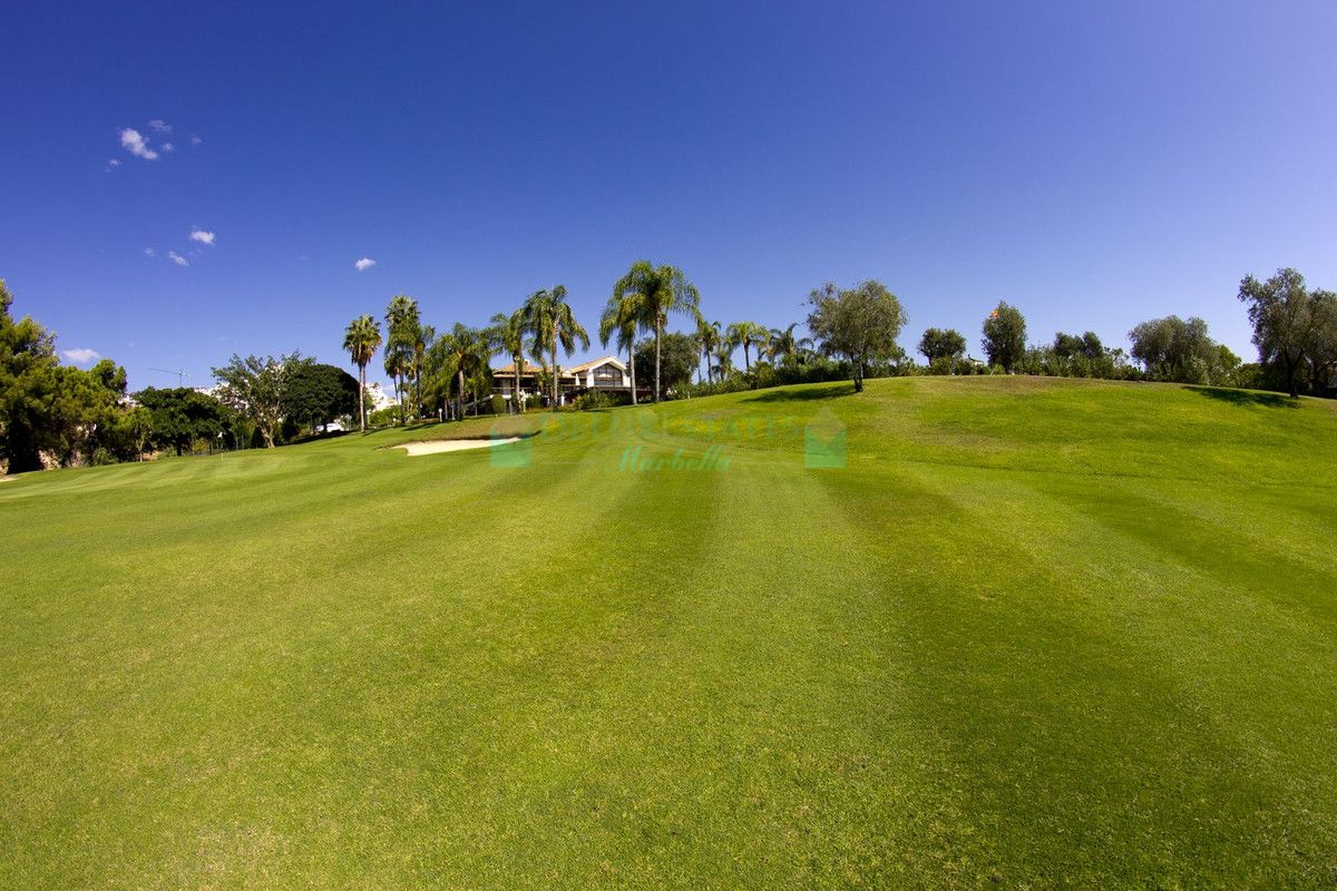 Parcela Residencial en venta en Los Arqueros, Benahavis