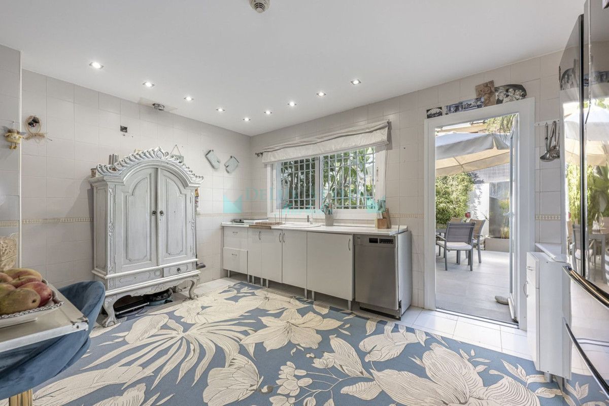 Town House for sale in La Mairena, Marbella East