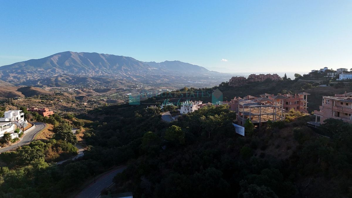 Villa for sale in La Mairena, Marbella East