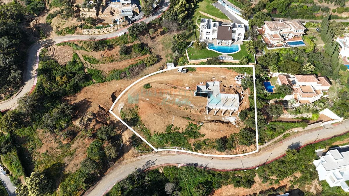 Villa for sale in La Mairena, Marbella East