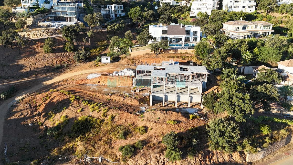 Villa for sale in La Mairena, Marbella East