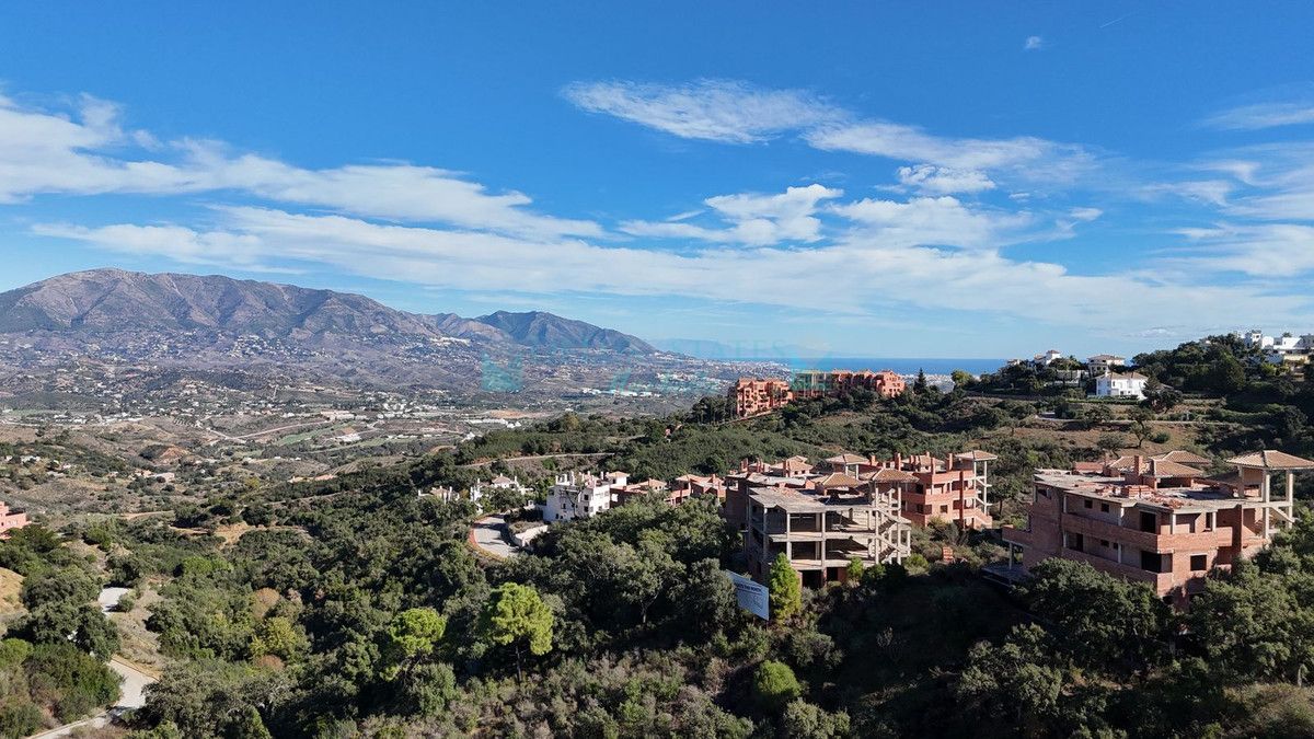 Villa for sale in La Mairena, Marbella East