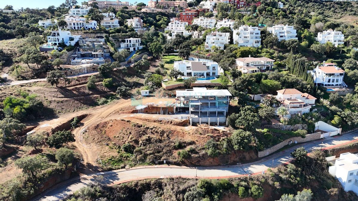 Villa for sale in La Mairena, Marbella East