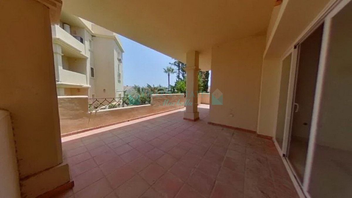 Ground Floor Apartment for sale in Benahavis