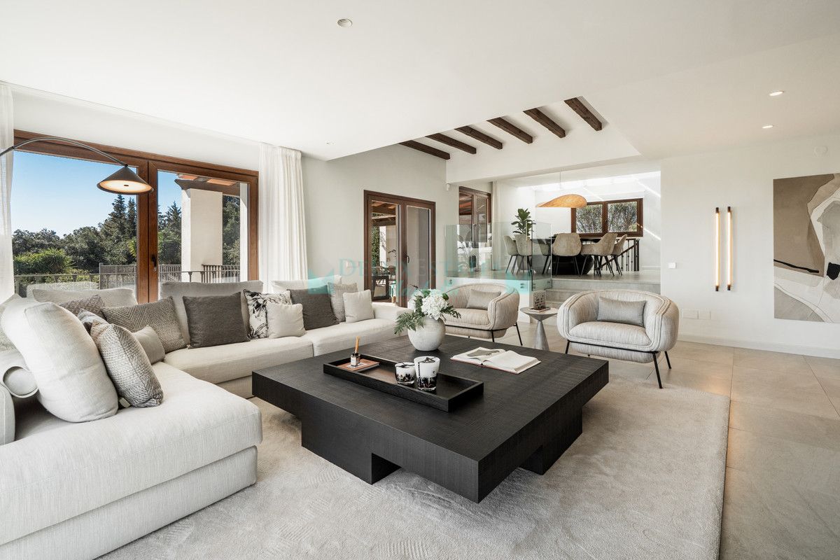 Villa for sale in Selwo, Estepona