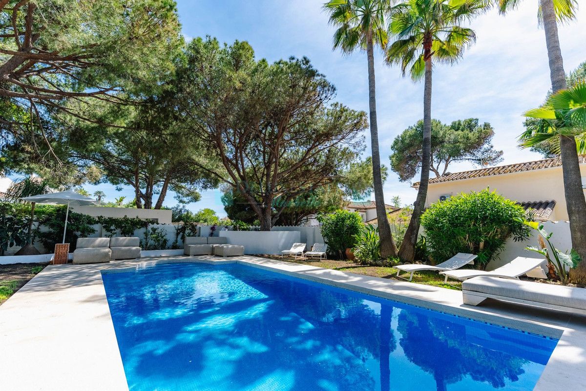 Villa for rent in Costabella, Marbella East