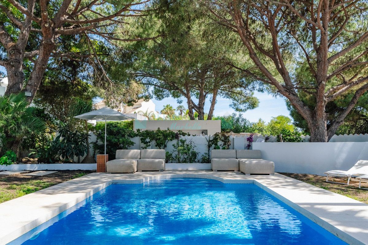 Villa for rent in Costabella, Marbella East