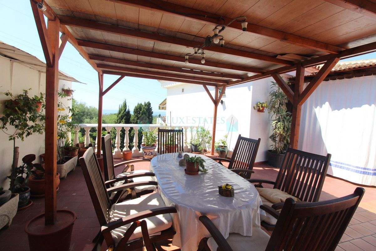 Villa for sale in Nueva Andalucia