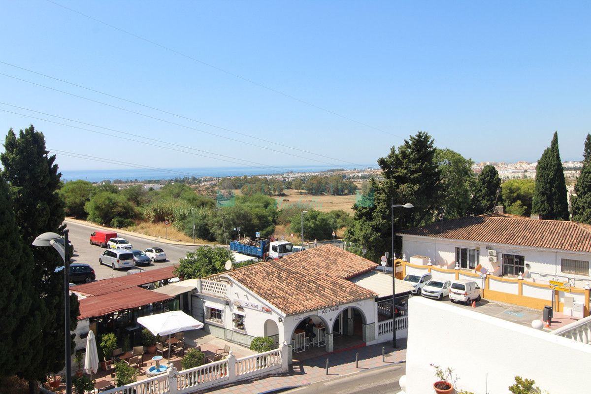 Villa for sale in Nueva Andalucia