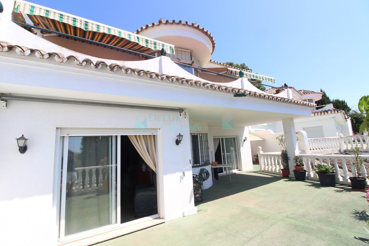 Villa for sale in Nueva Andalucia