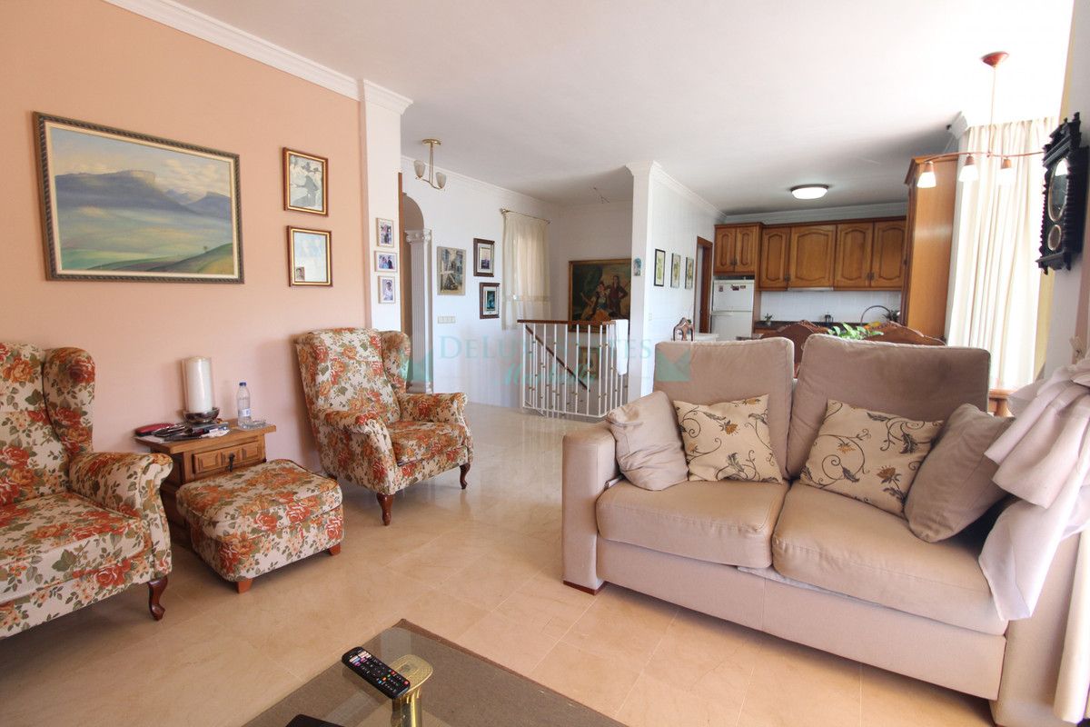 Villa for sale in Nueva Andalucia