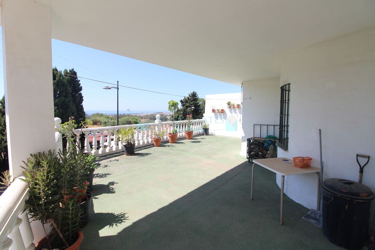 Villa for sale in Nueva Andalucia