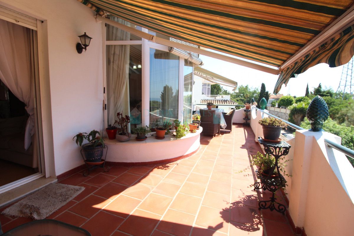 Villa for sale in Nueva Andalucia