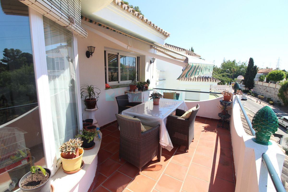 Villa for sale in Nueva Andalucia