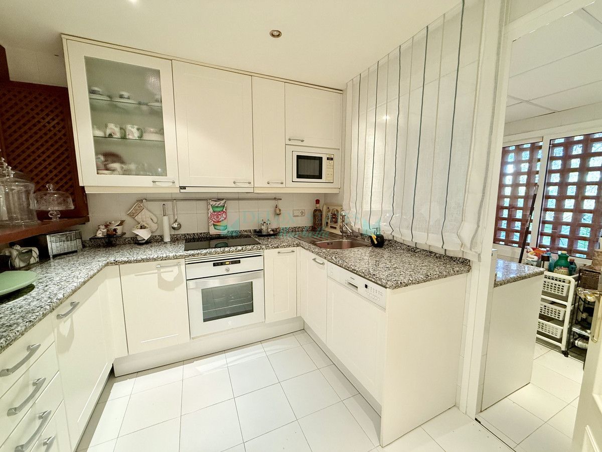 Apartment for sale in Estepona