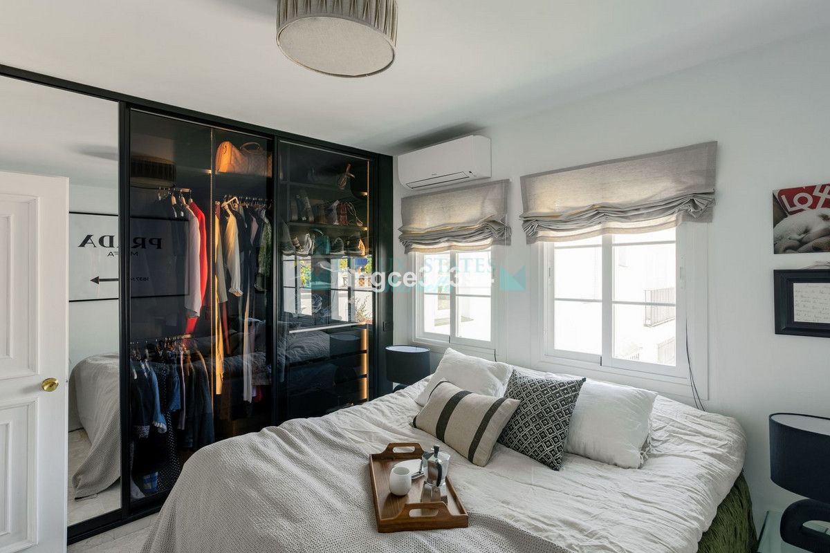 Penthouse for sale in New Golden Mile, Estepona