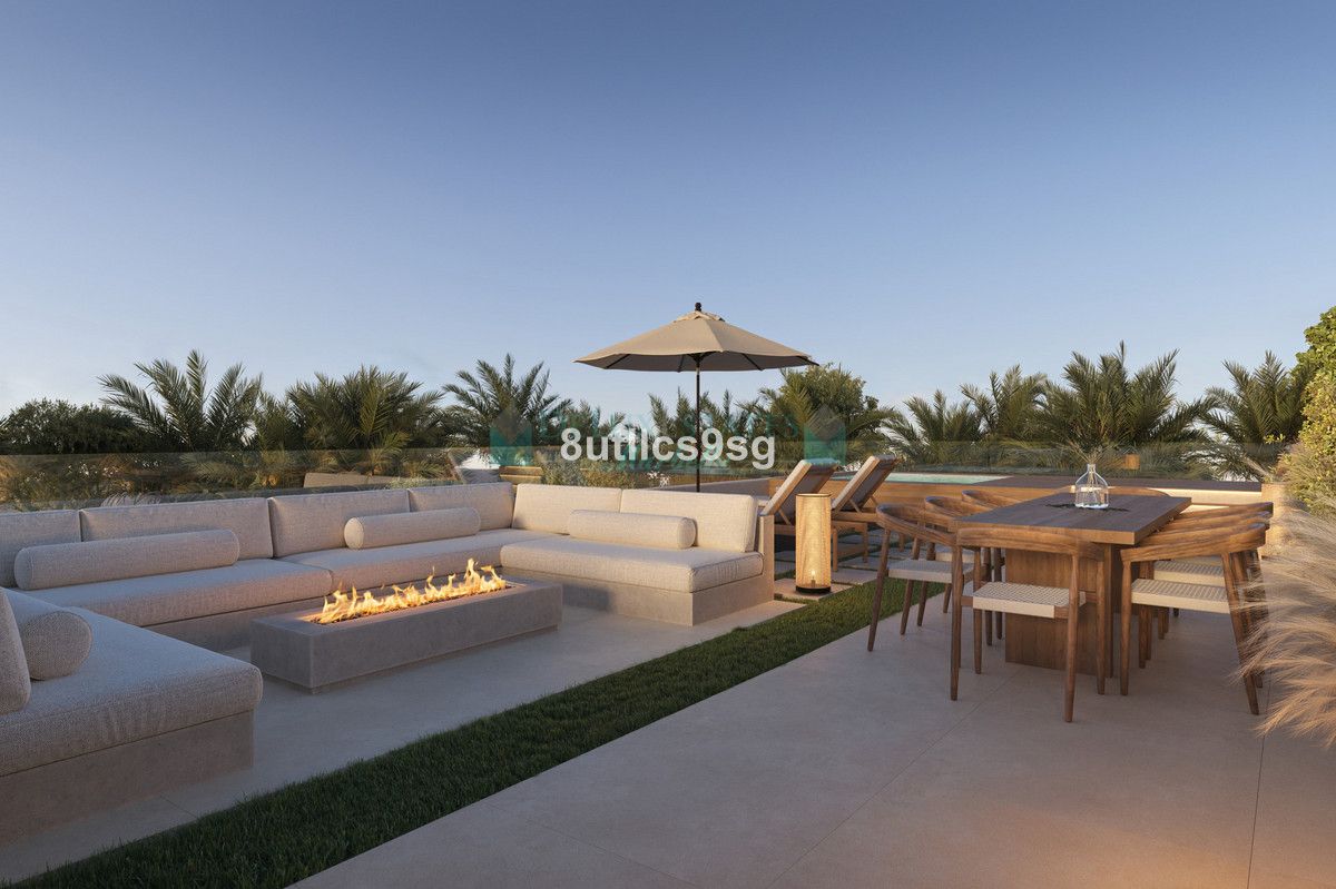 Villa for sale in Atalaya, Estepona