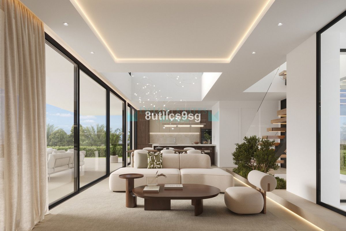 Villa for sale in Atalaya, Estepona