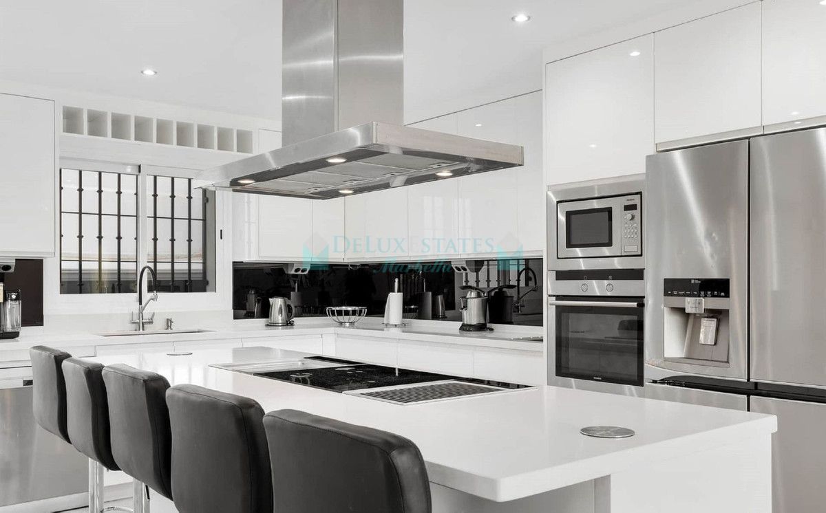 Semi Detached Villa for sale in Marbella