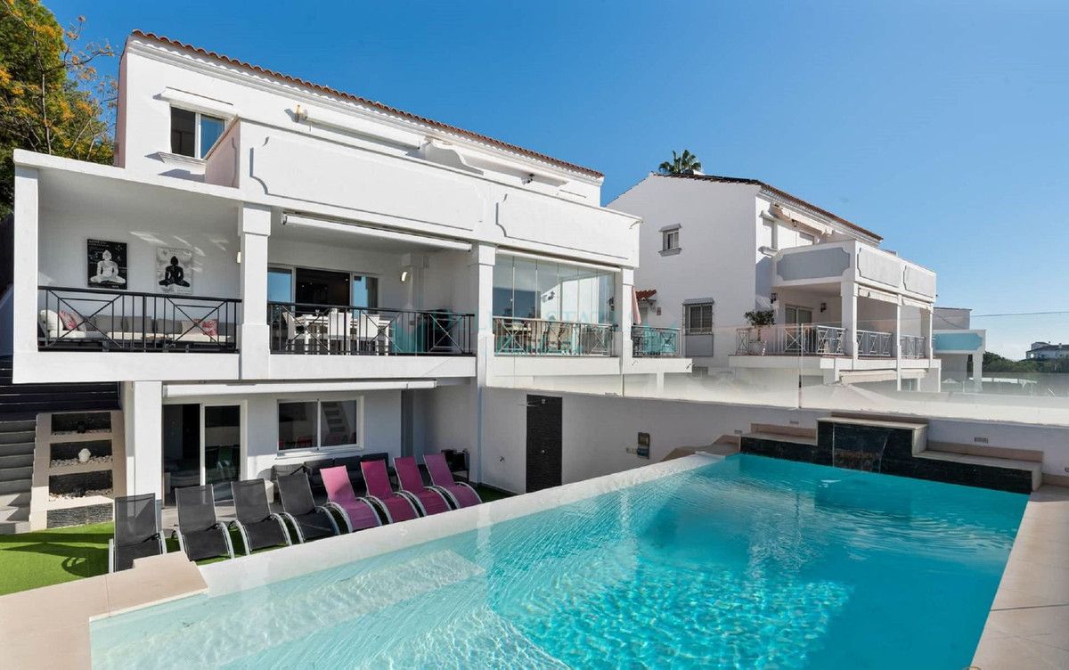 Semi Detached Villa for sale in Marbella