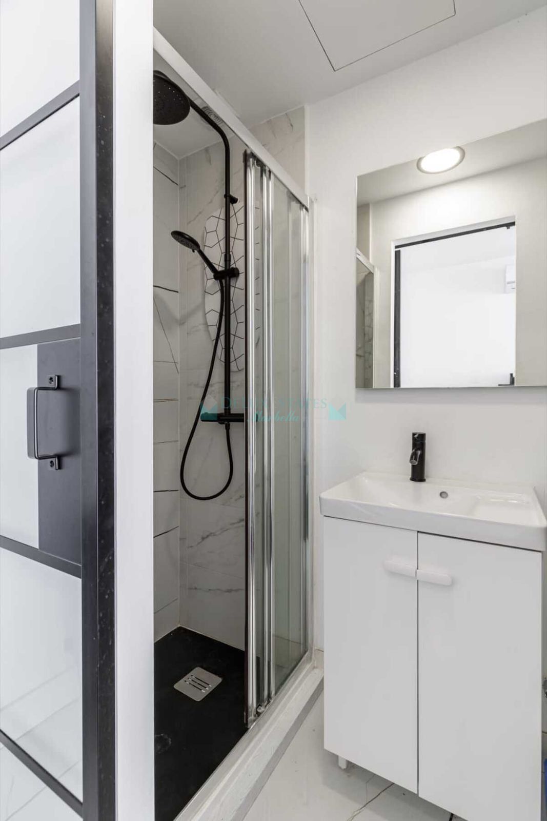 Office for sale in Nueva Andalucia