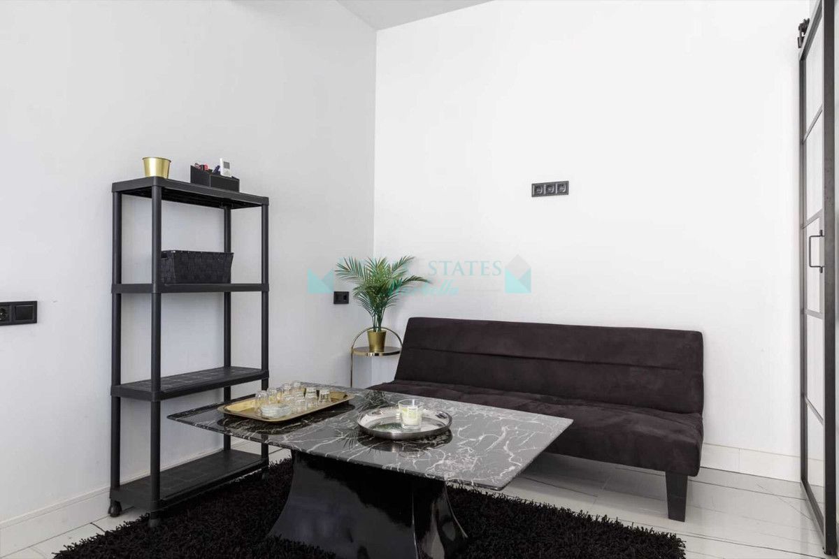 Office for sale in Nueva Andalucia