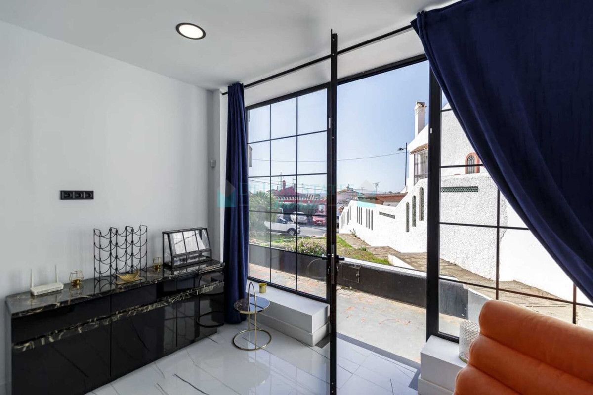 Office for sale in Nueva Andalucia