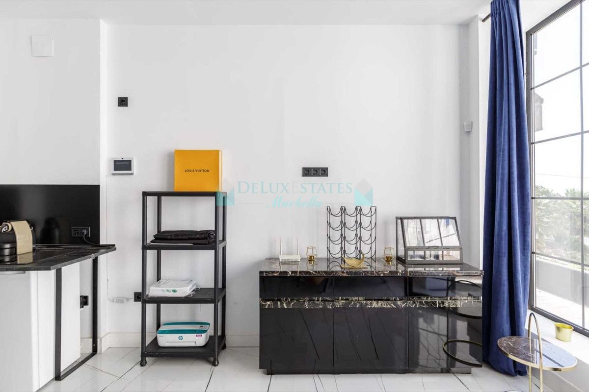 Office for sale in Nueva Andalucia