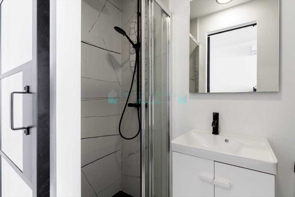 Office for sale in Nueva Andalucia