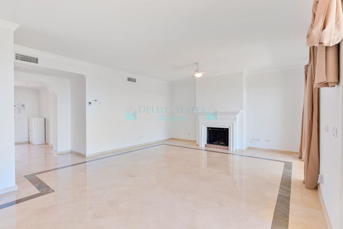 Town House for sale in Atalaya, Estepona