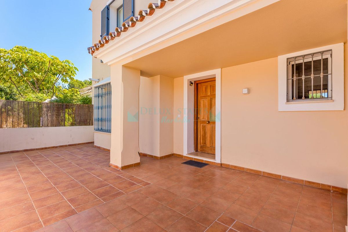Town House for sale in Atalaya, Estepona