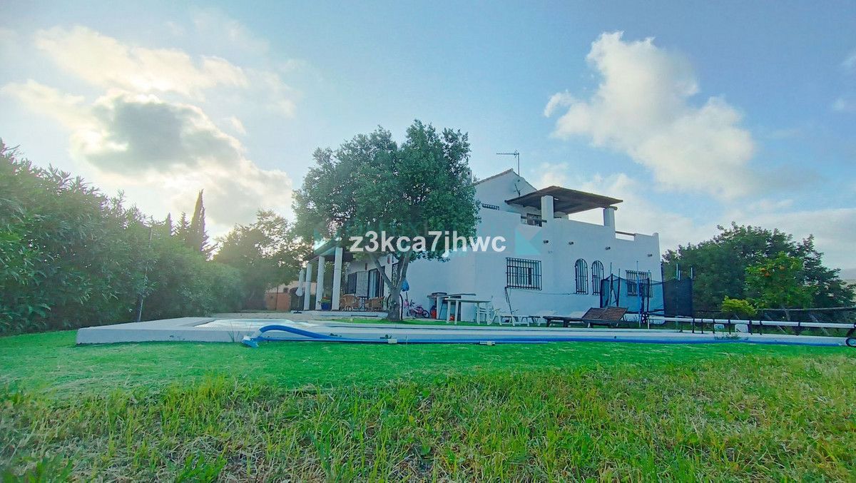 Villa for sale in Estepona