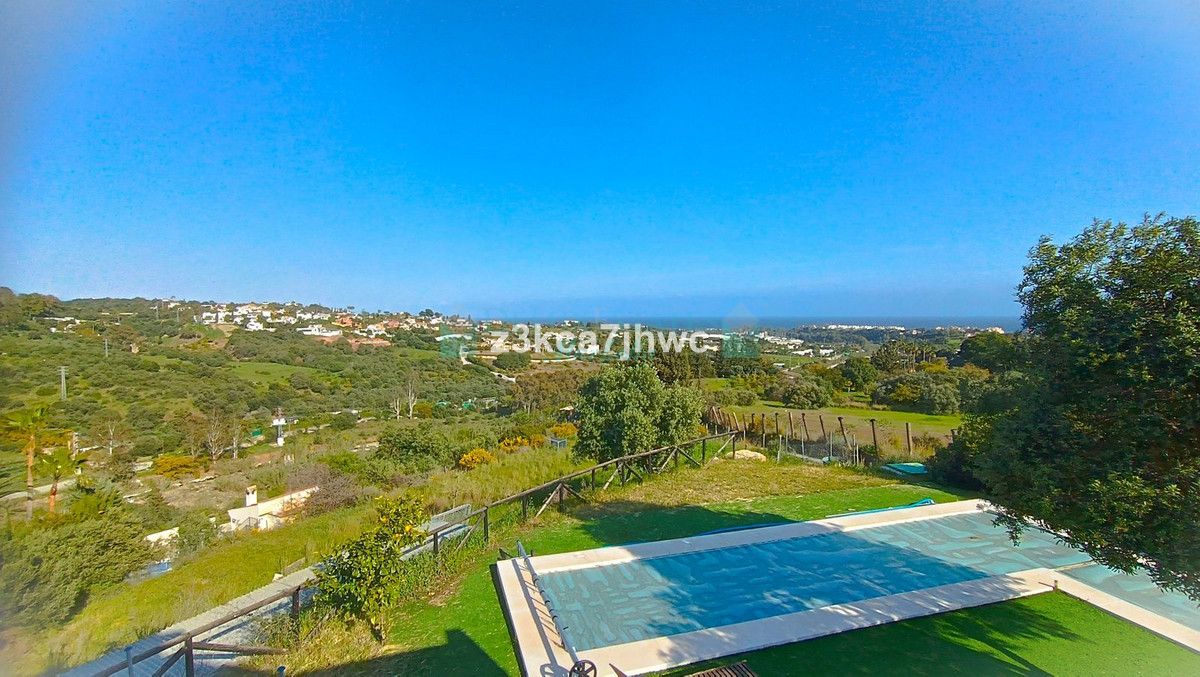Villa for sale in Estepona