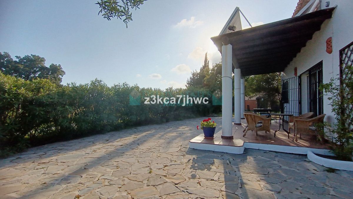 Villa for sale in Estepona