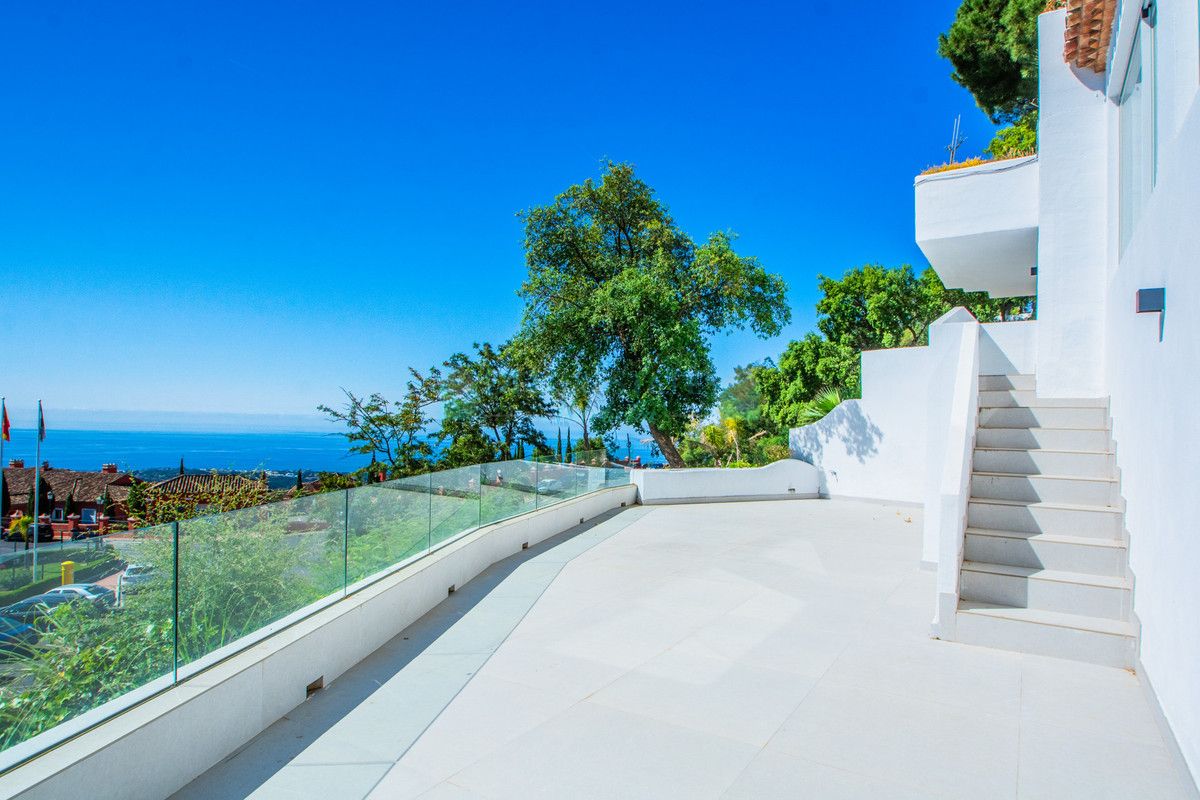 Apartment for rent in La Mairena, Marbella East